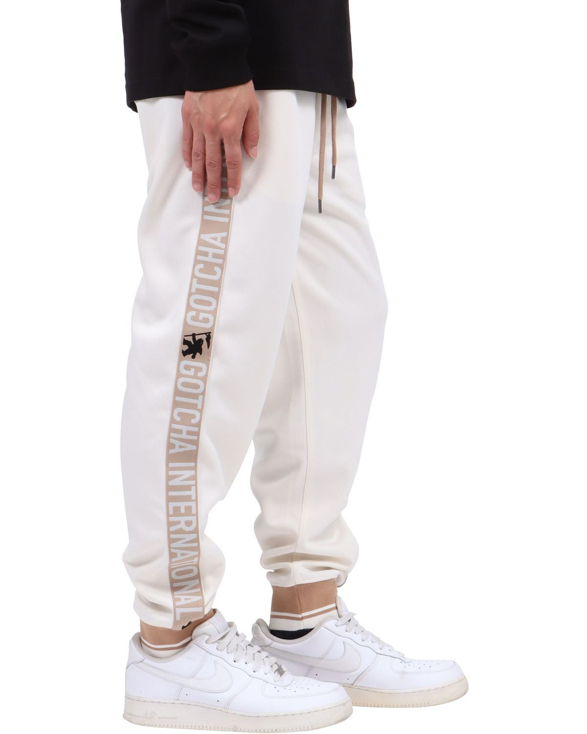 オフホワイト：174cm62kg(Lサイズ着用)