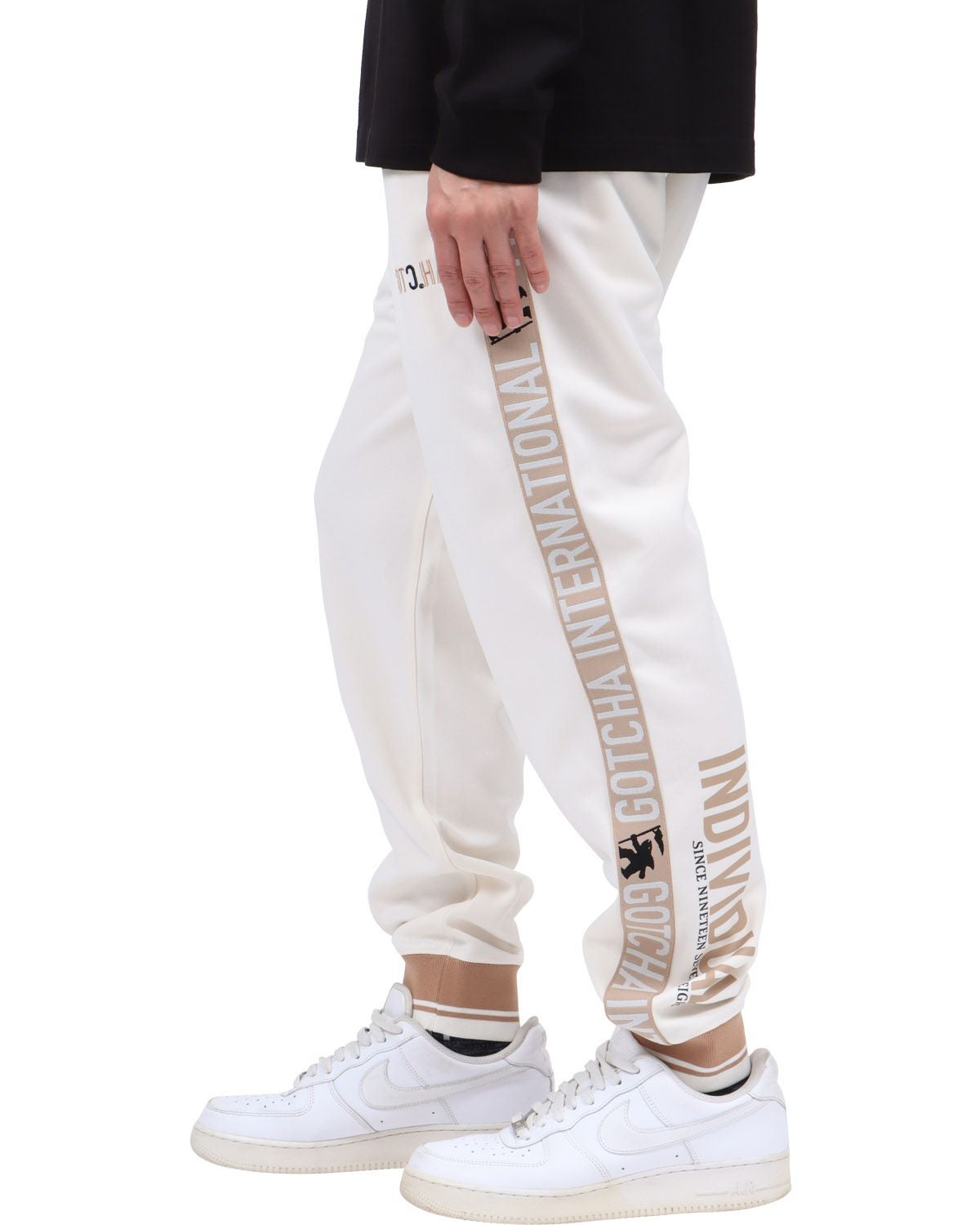 オフホワイト：174cm62kg(Lサイズ着用)