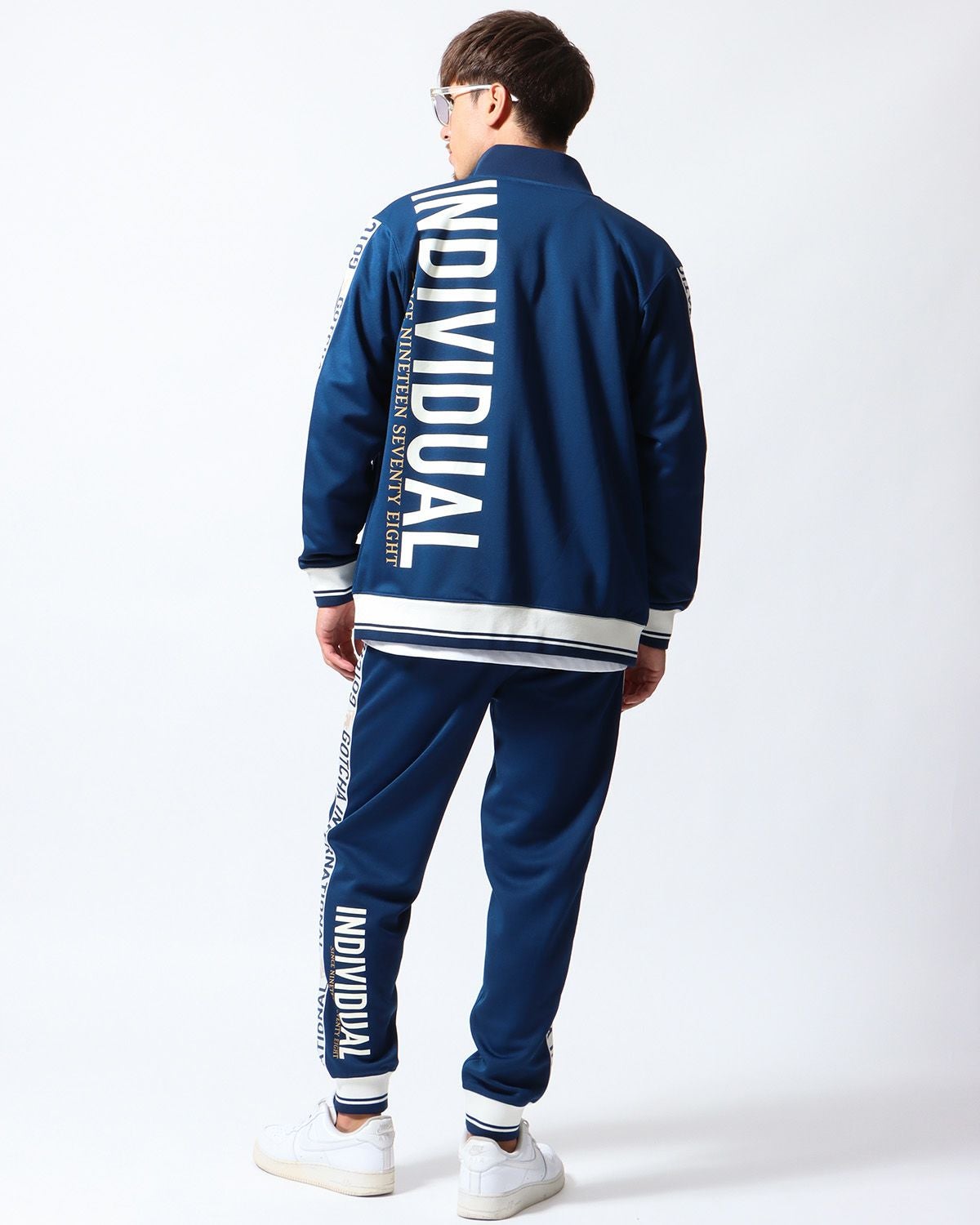 ネイビー：180cm/70kg(Lサイズ着用)