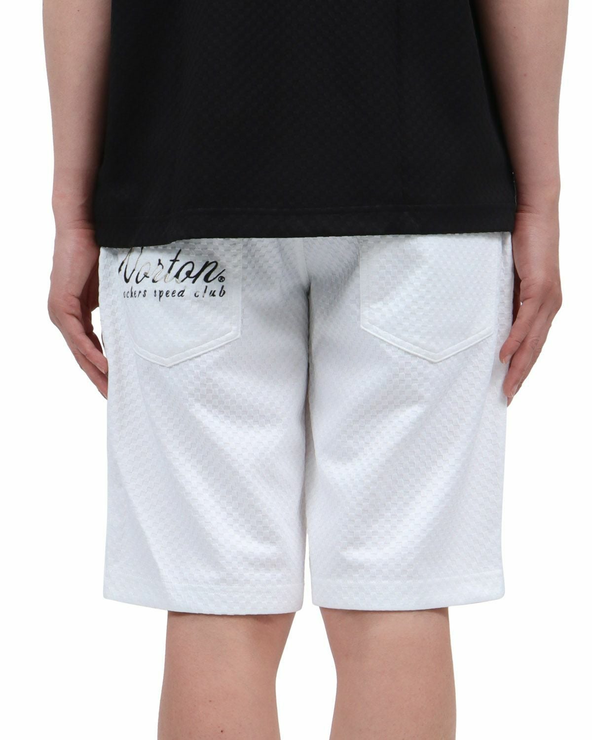 ホワイト：174cm62kg(Mサイズ着用)