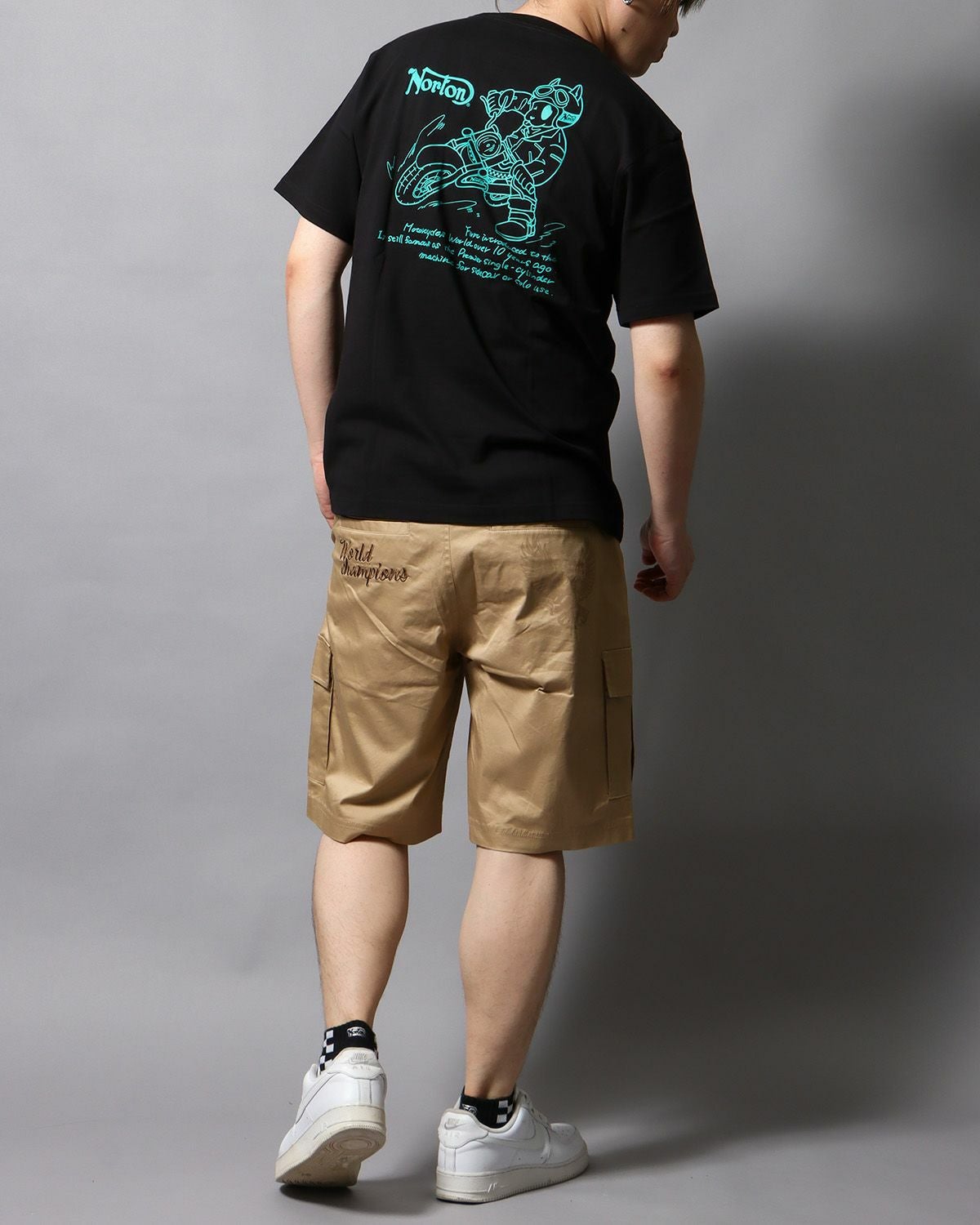 ベージュ：178cm/75kg(Lサイズ着用)