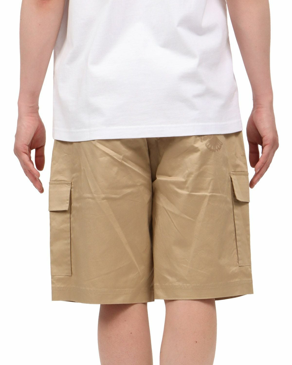 ベージュ：174cm62kg(Lサイズ着用)