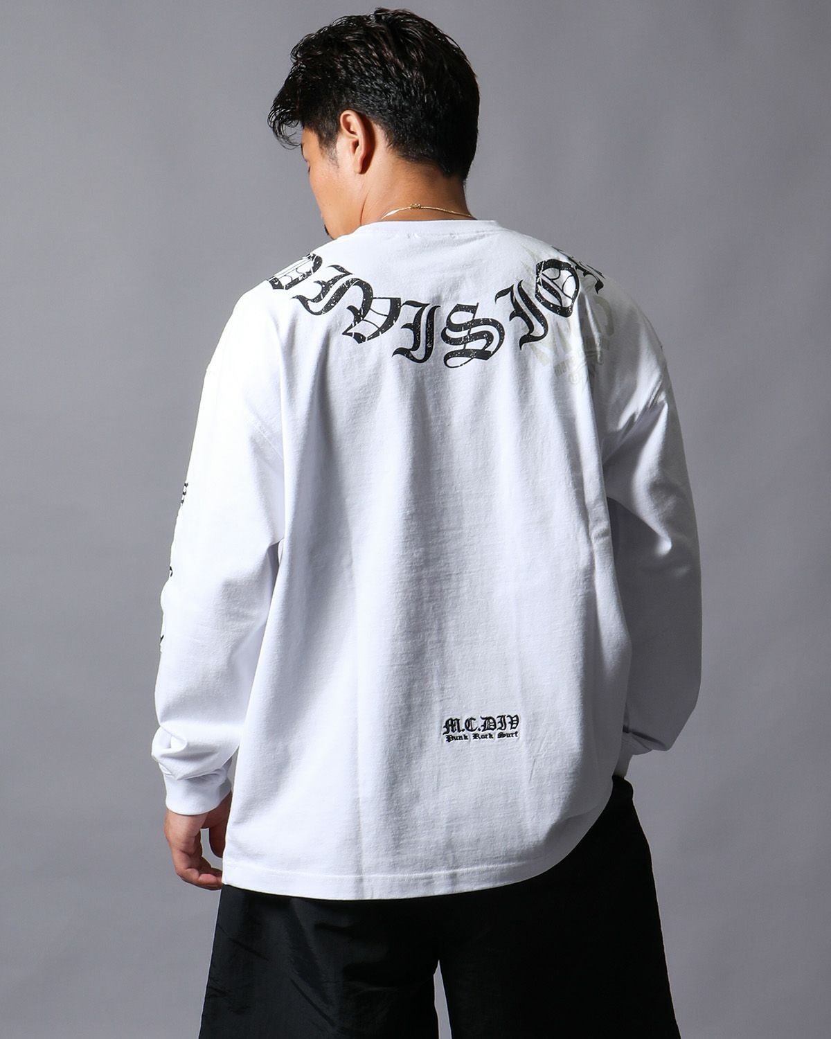 ホワイト:165cm(Lサイズ着用)