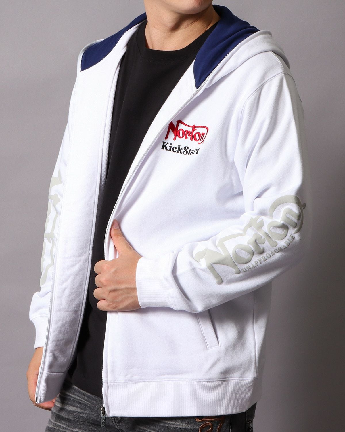 ホワイト：178cm/75kg(Lサイズ着用)