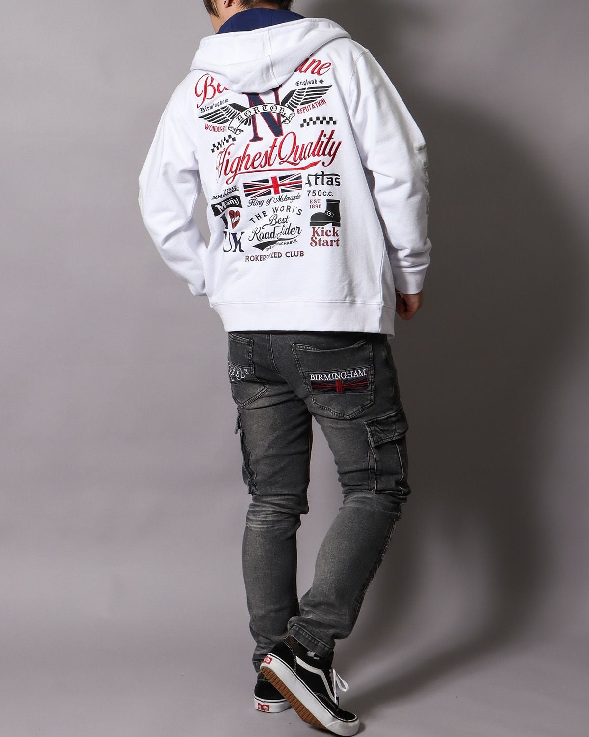 ホワイト：178cm/75kg(Lサイズ着用)