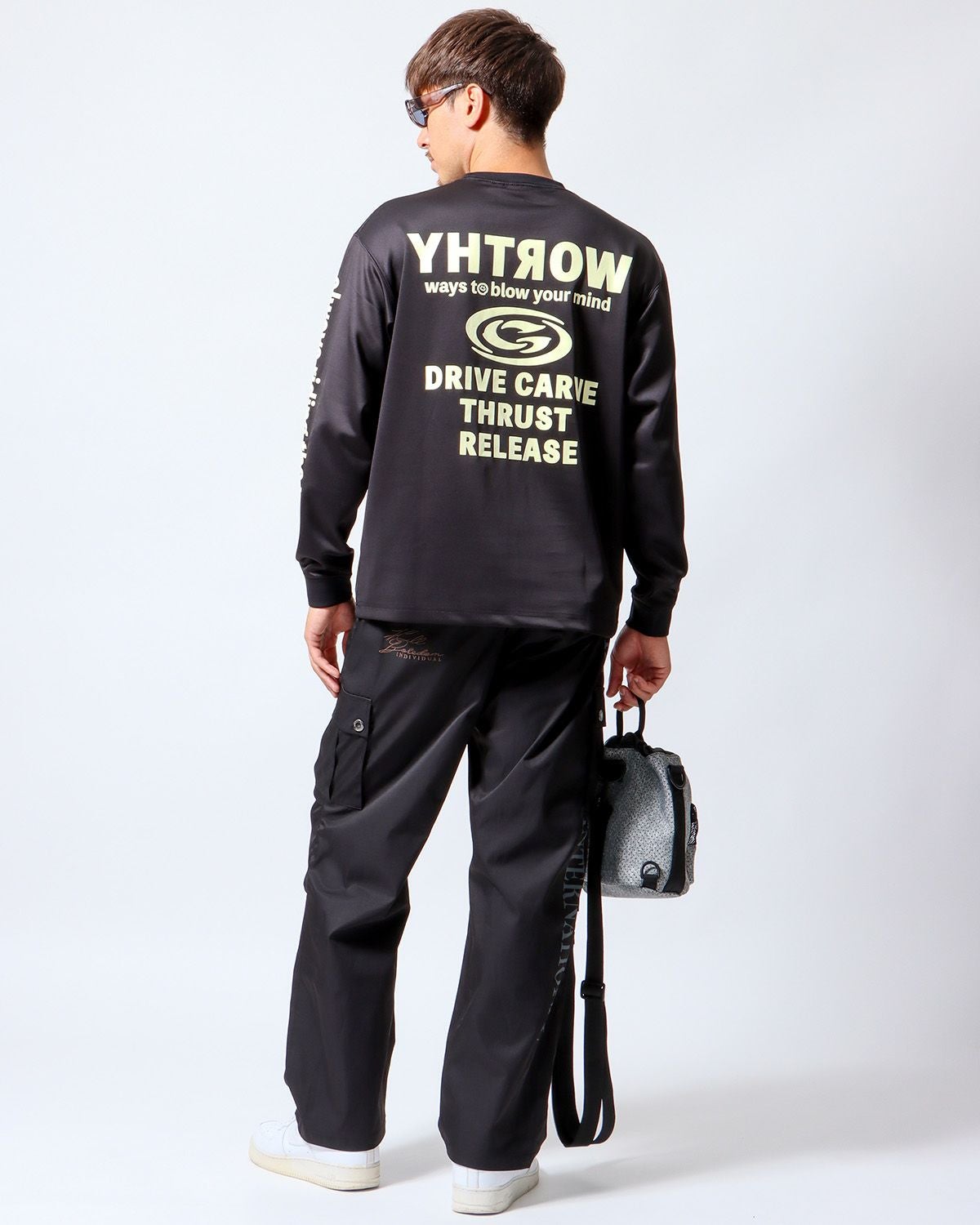 ブラック：180cm/70kg(Lサイズ着用)