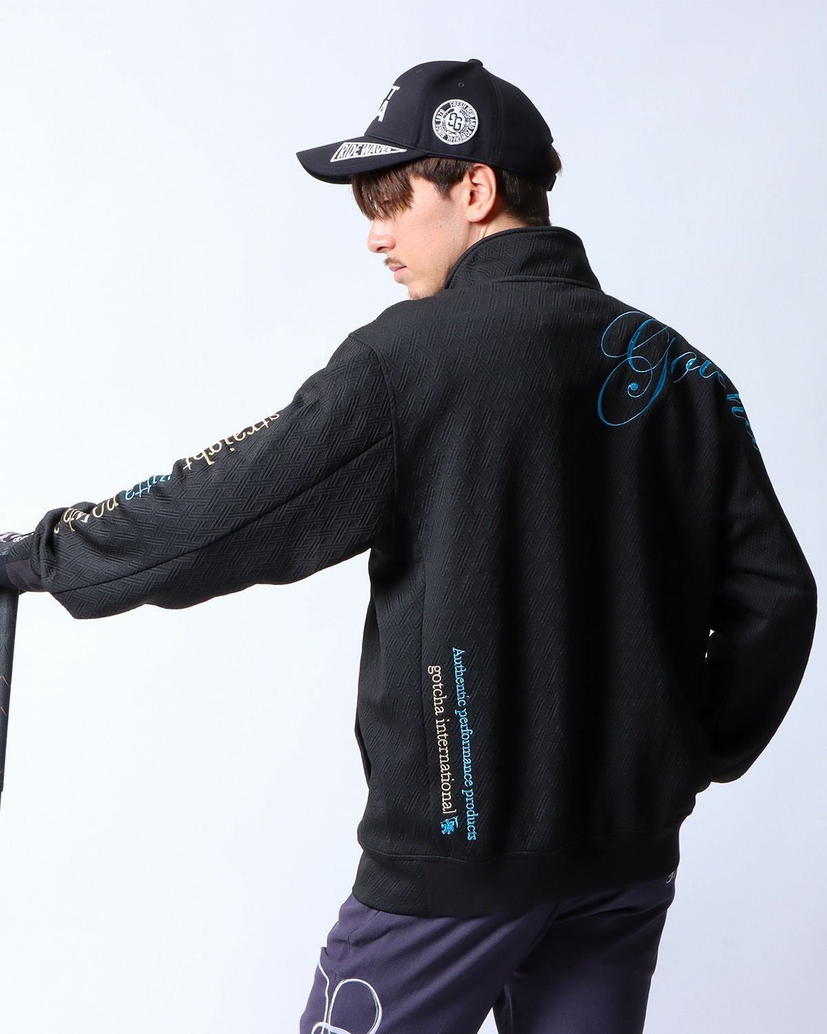 ブラック：180cm/70kg(Lサイズ着用)