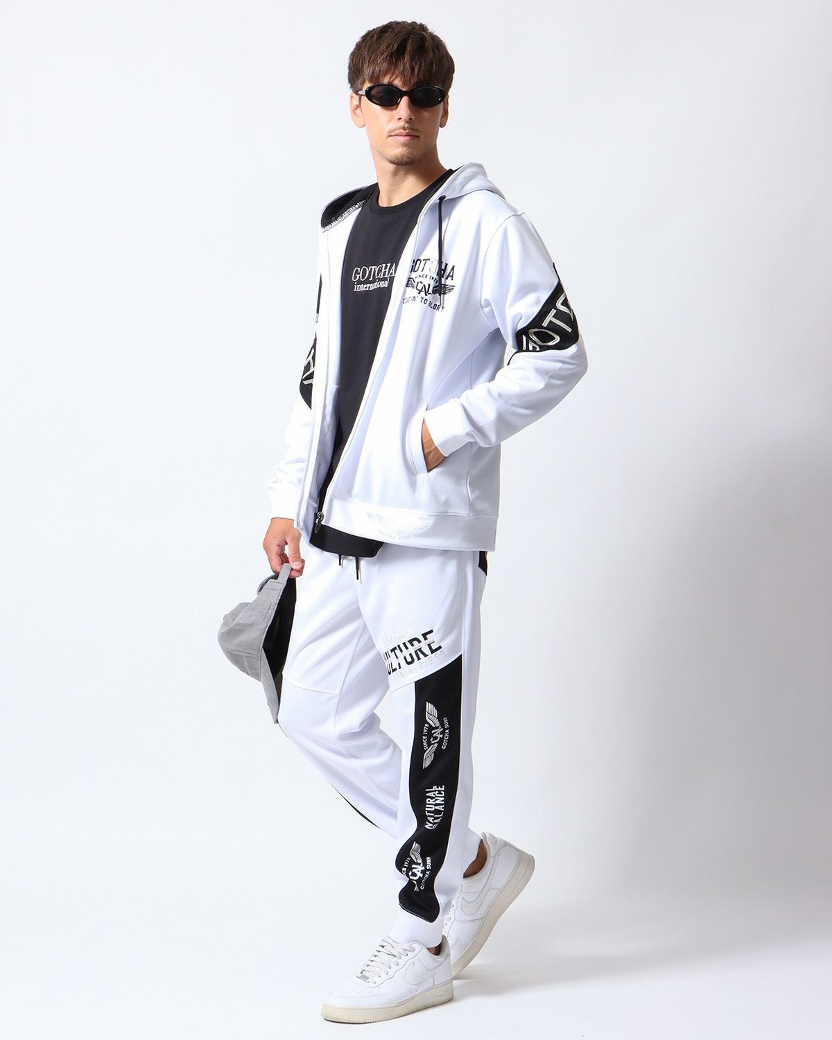 ホワイト：180cm/70kg(Lサイズ着用)