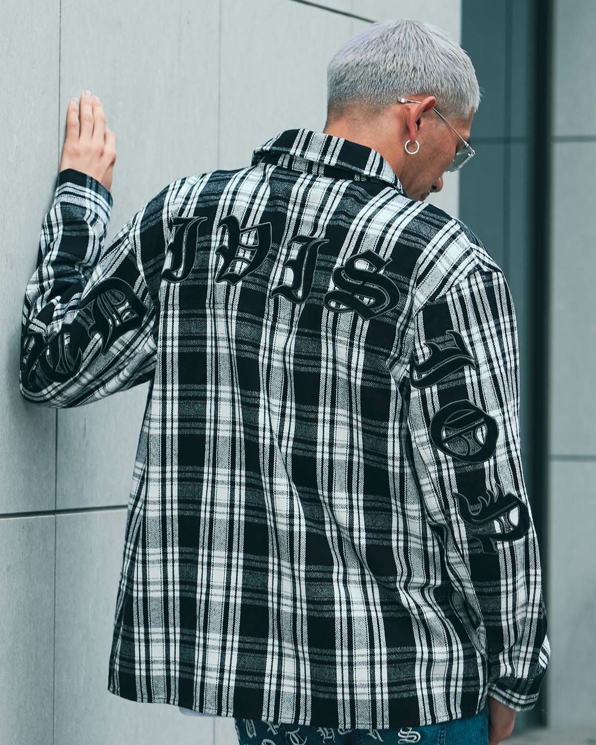 ホワイト:183cm(Lサイズ着用)