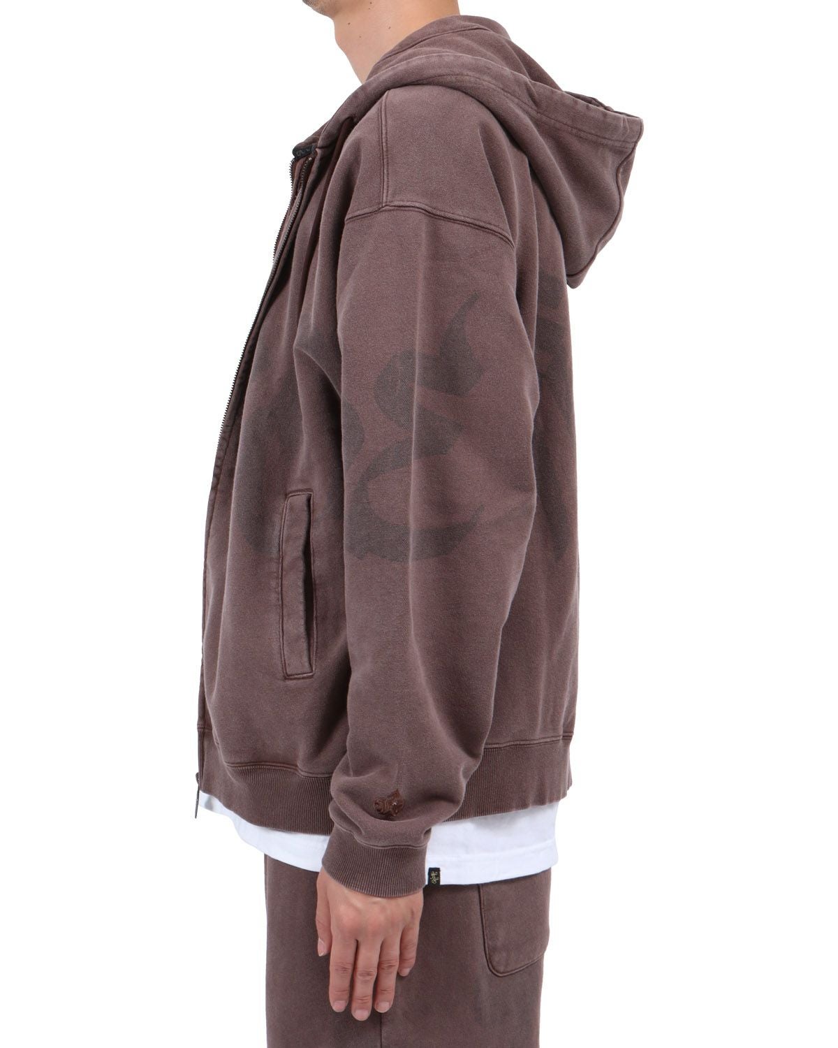 ブラウン：174cm62kg(Lサイズ着用)