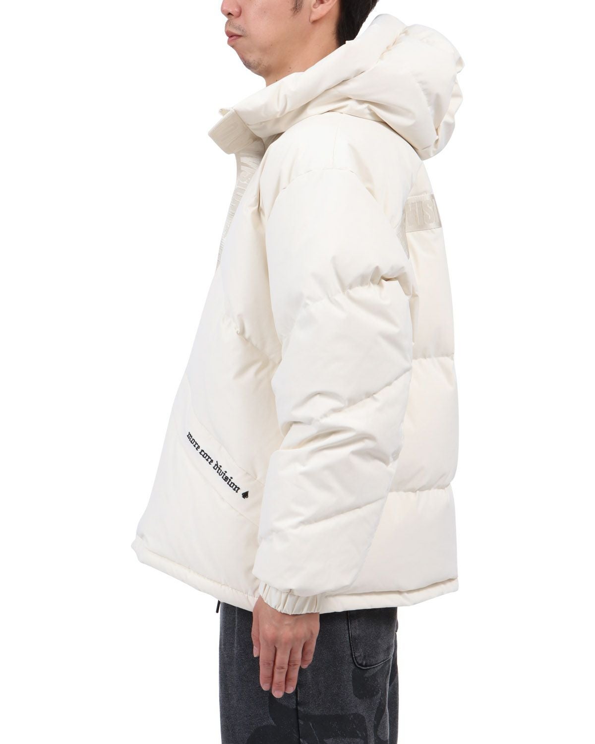 オフホワイト：174cm62kg(Lサイズ着用)