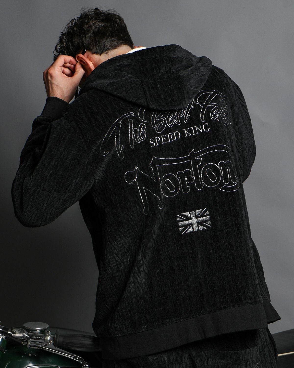 ブラック：186cm(Lサイズ着用)