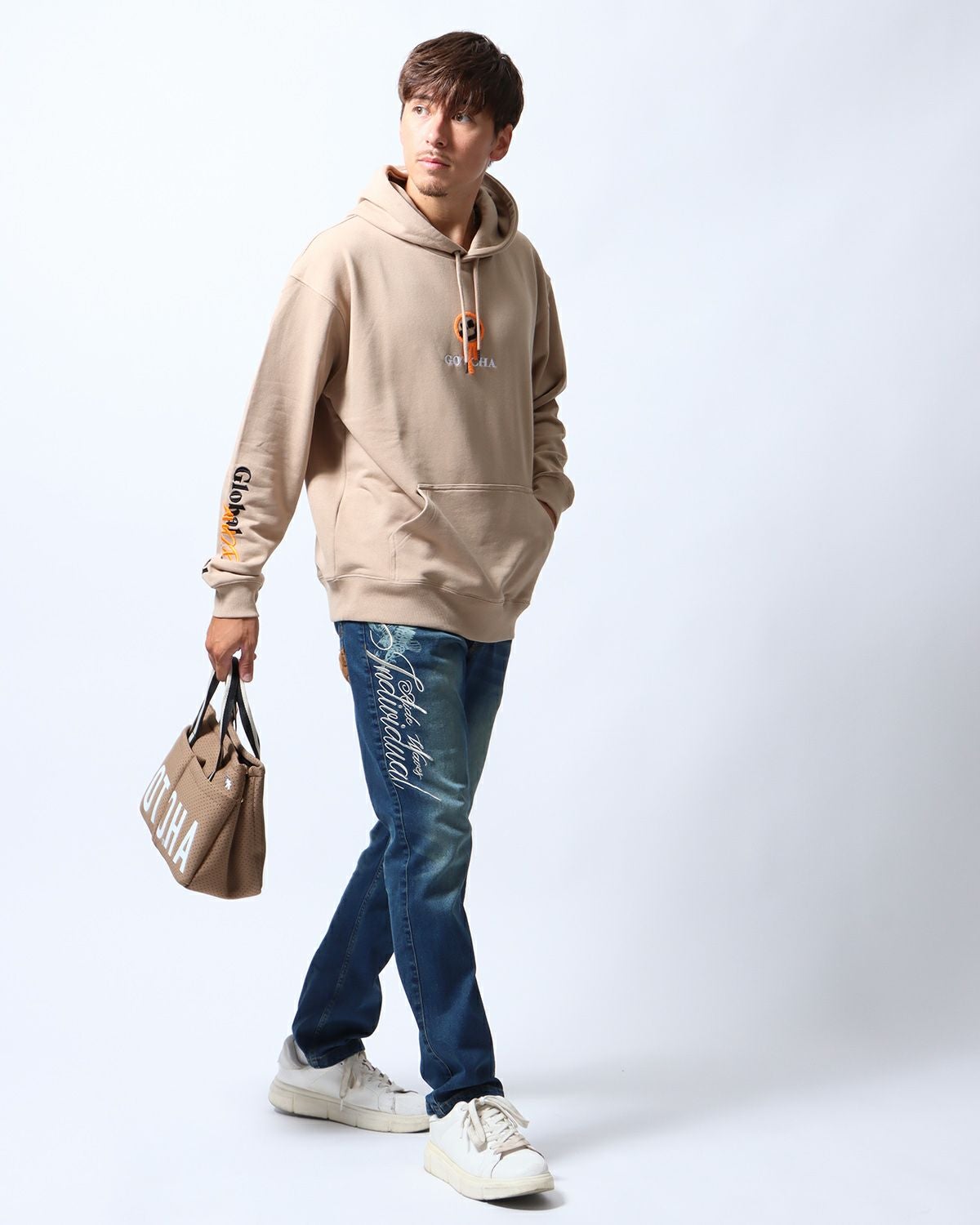 ベージュ:180cm/70kg(Lサイズ着用)