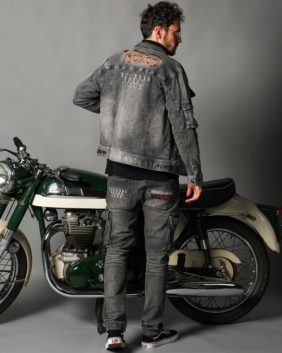 ブラック:186cm(Lサイズ着用)