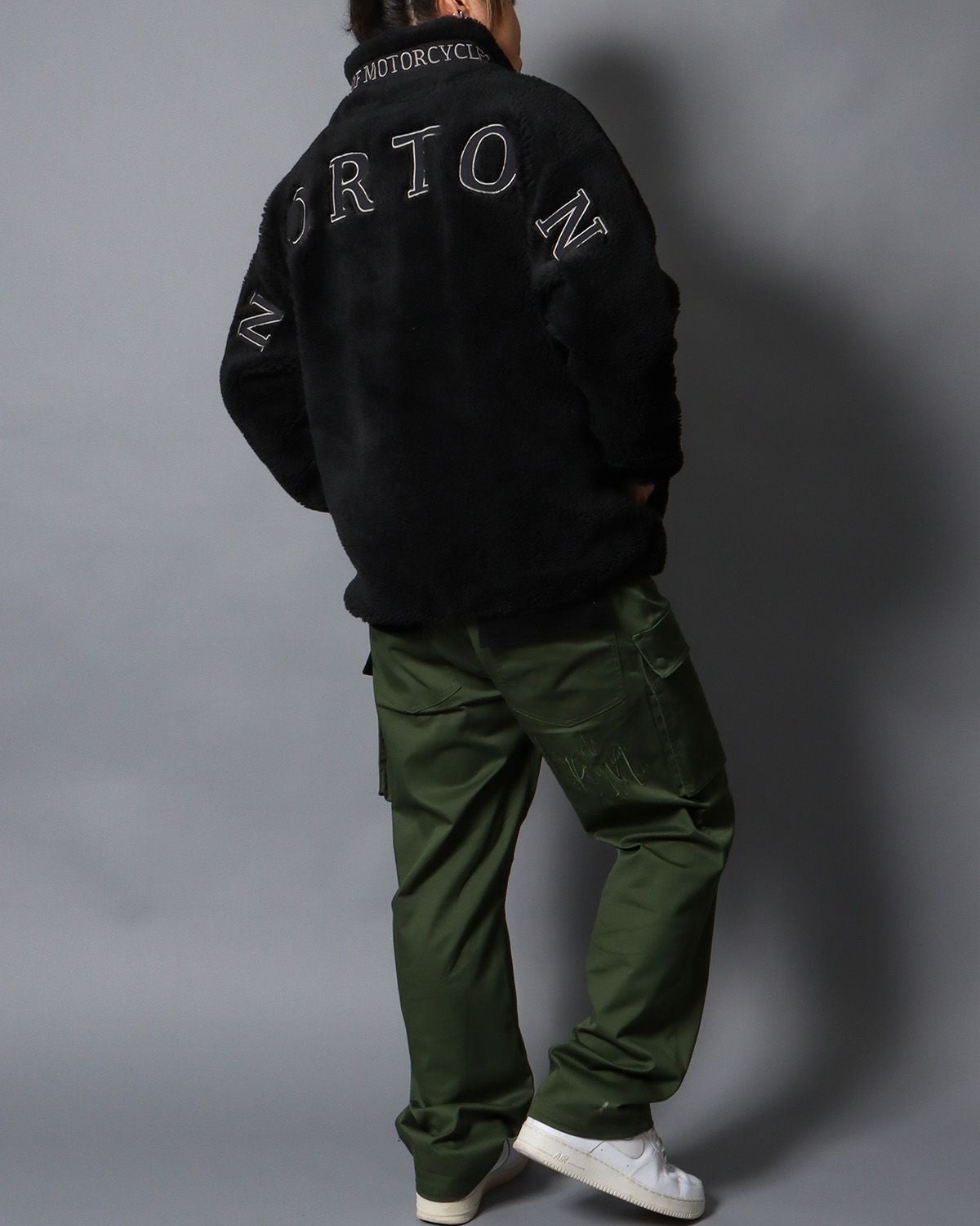 ブラック：178cm/75kg(Lサイズ着用)