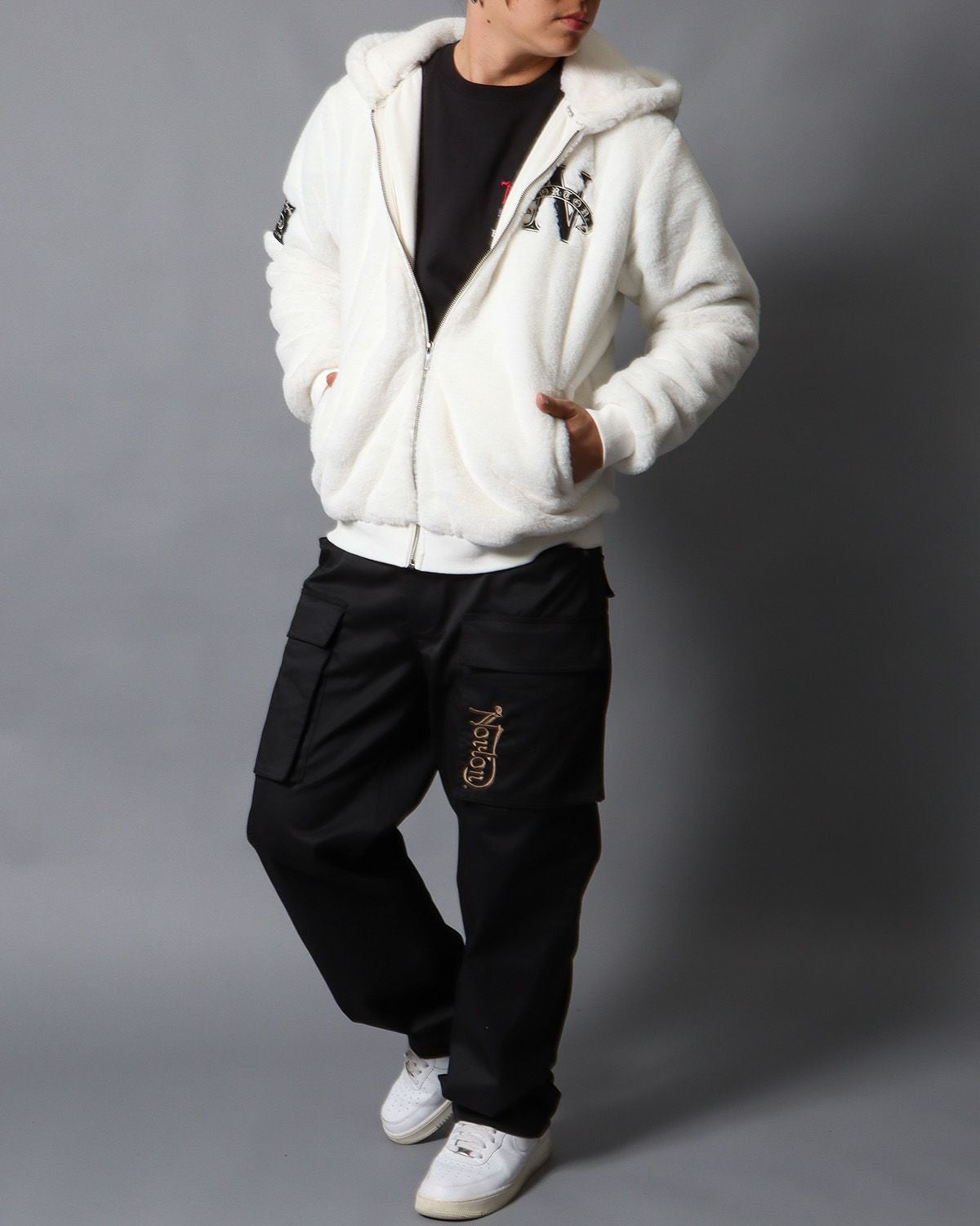 オフホワイト：178cm/75kg(Lサイズ着用)