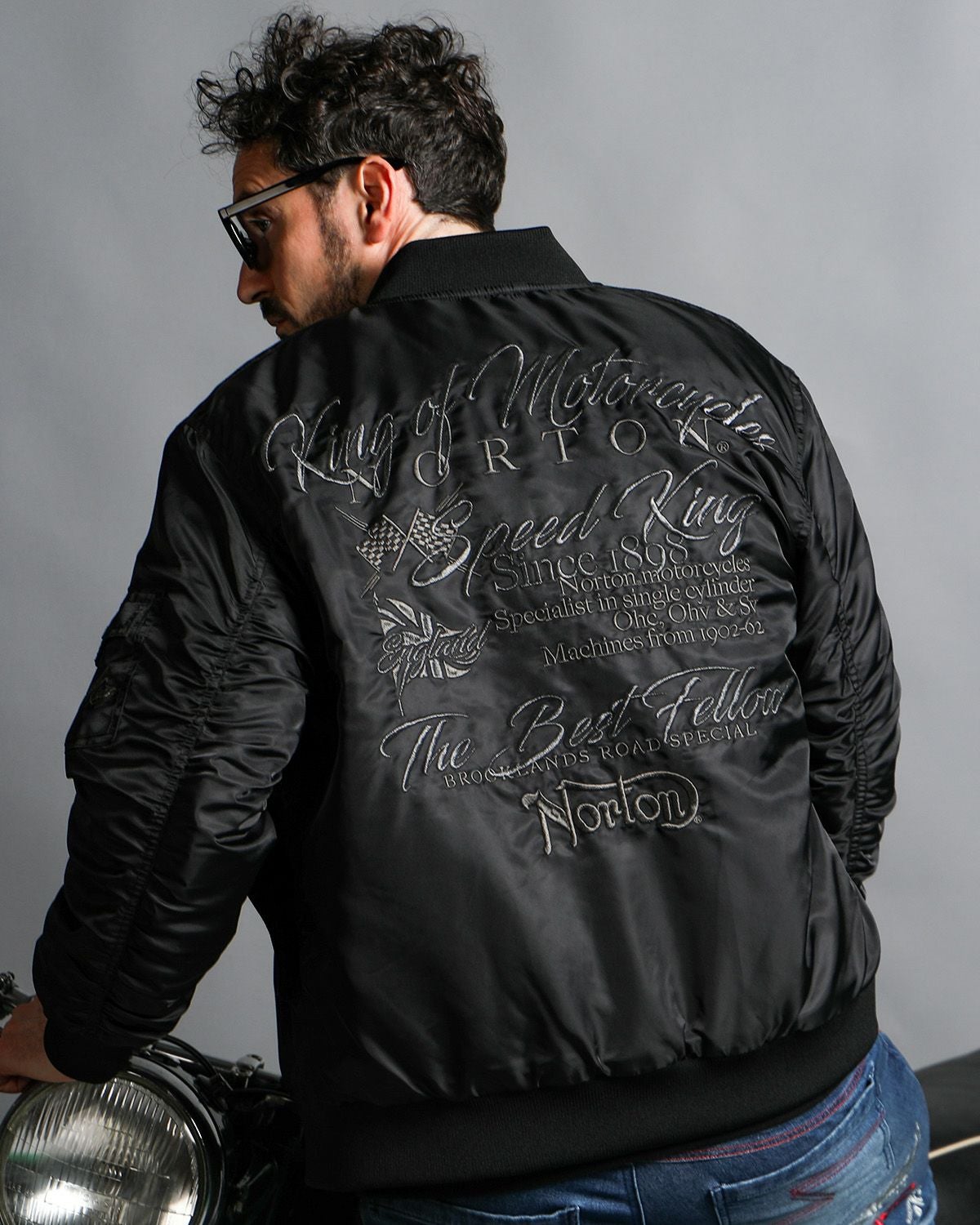 ブラック:186cm(Lサイズ着用)