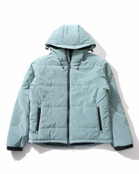 エメラルドグリーン