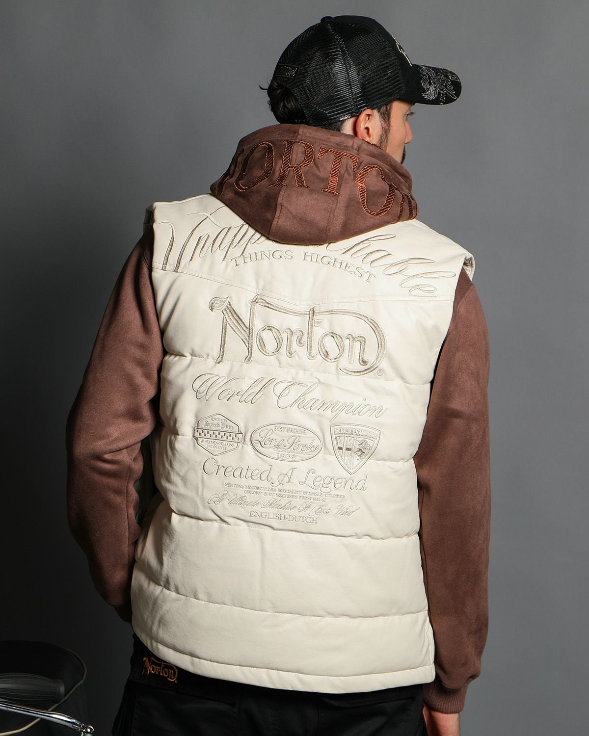 オフホワイト:186cm(XLサイズ着用)