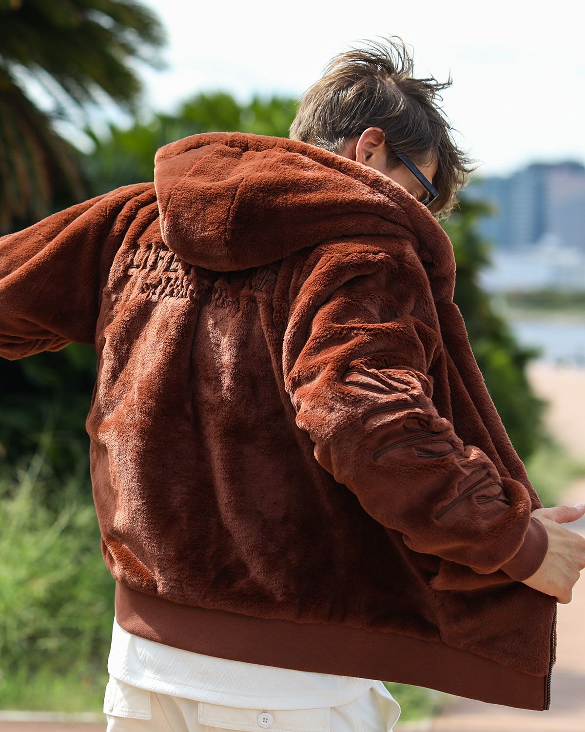 チョコレート：183cm/70kg(Lサイズ着用)