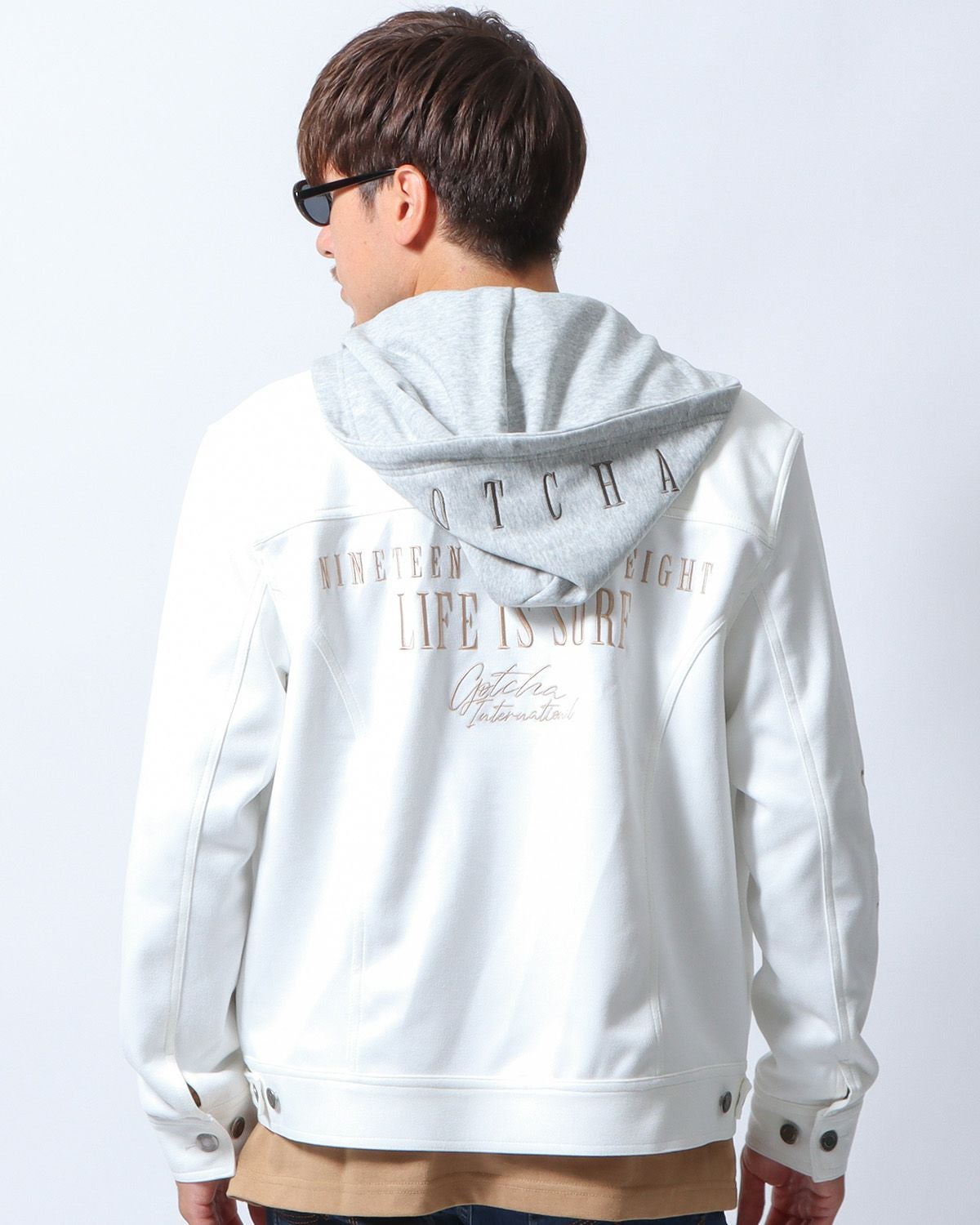 オフホワイト：180cm/70kg(Lサイズ着用)