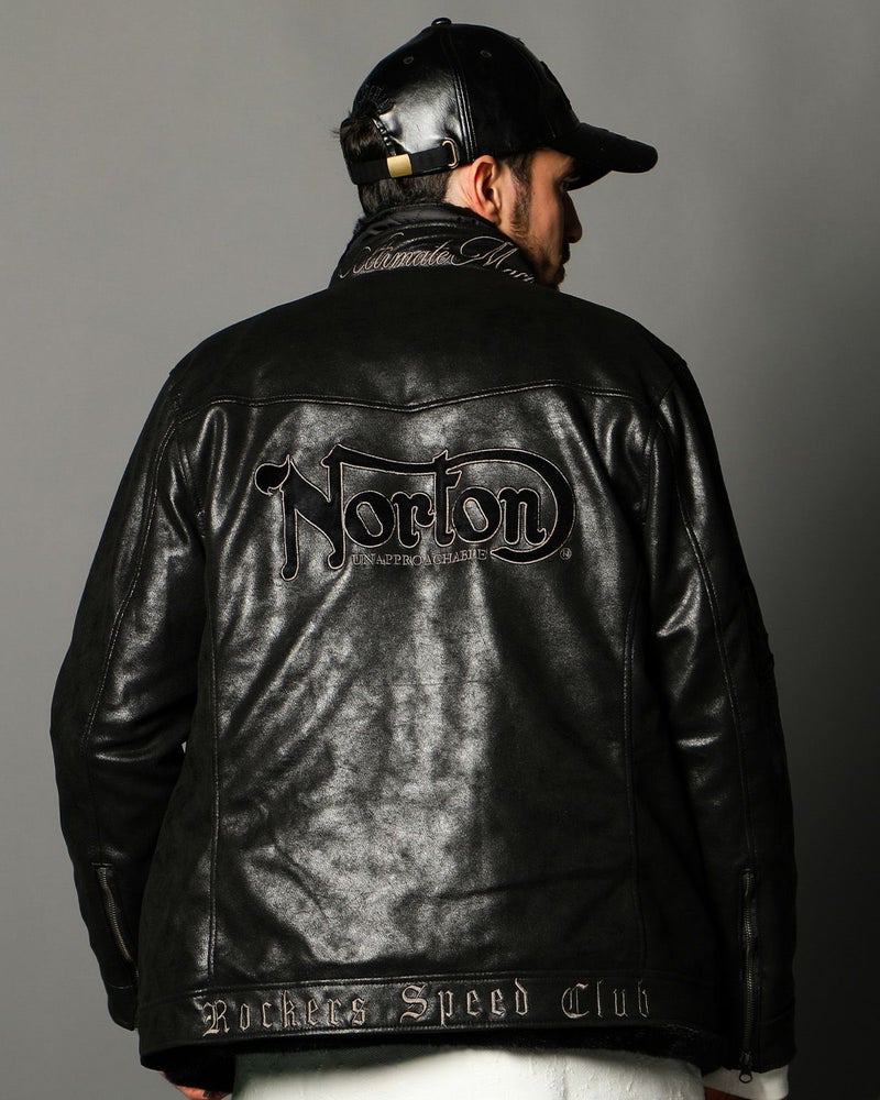 ブラック:186cm(XLサイズ着用)