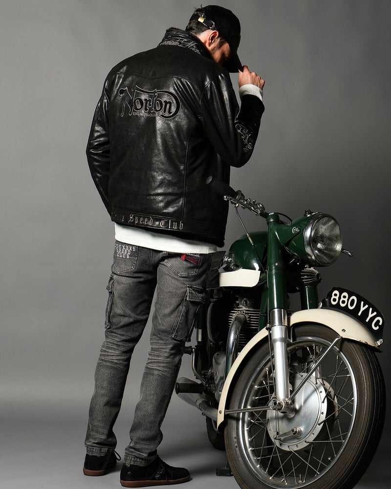 ブラック:186cm(XLサイズ着用)