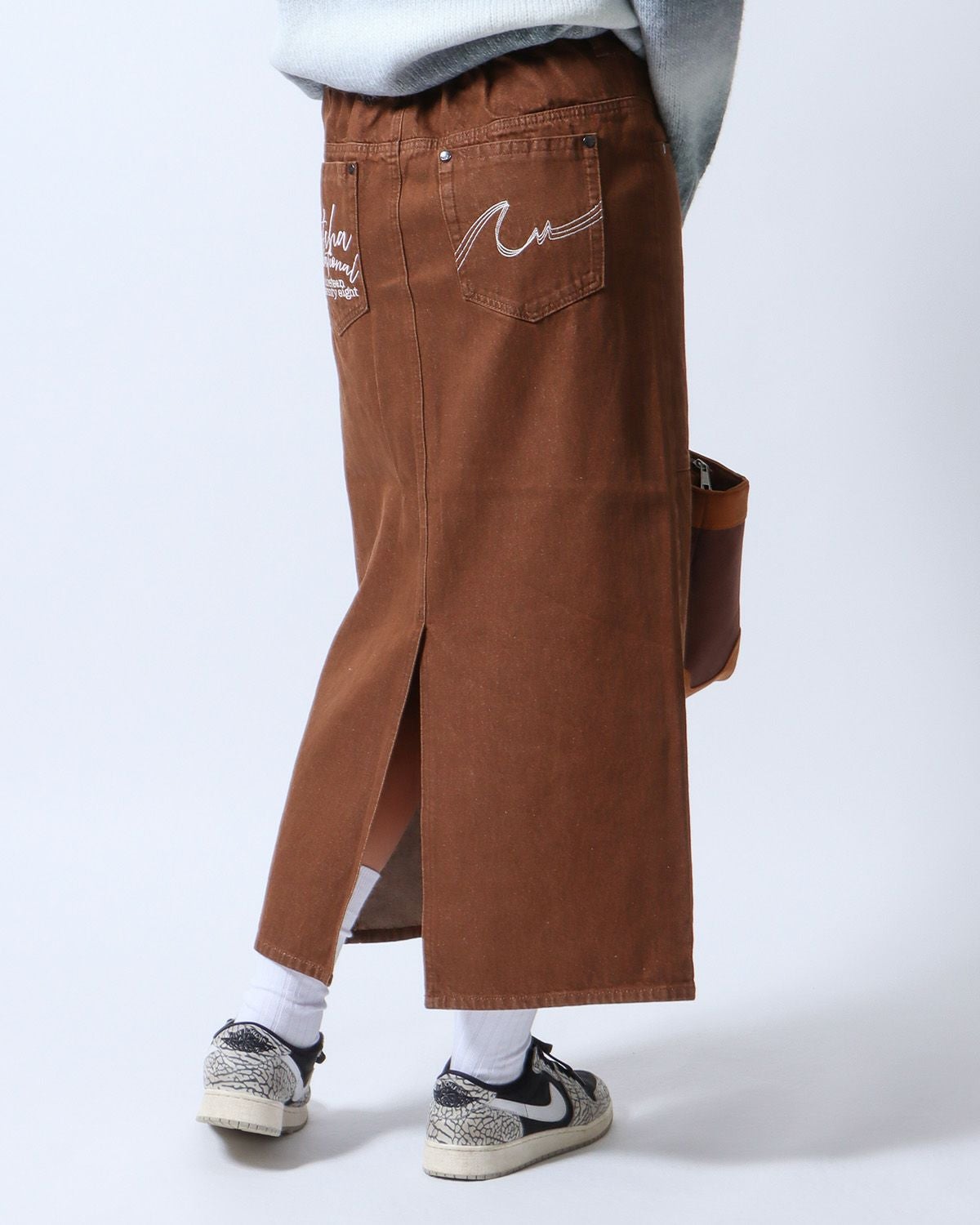 ブラウン：167cm(Lサイズ着用)