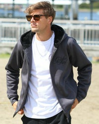 グレー：183cm/70kg(Lサイズ着用)