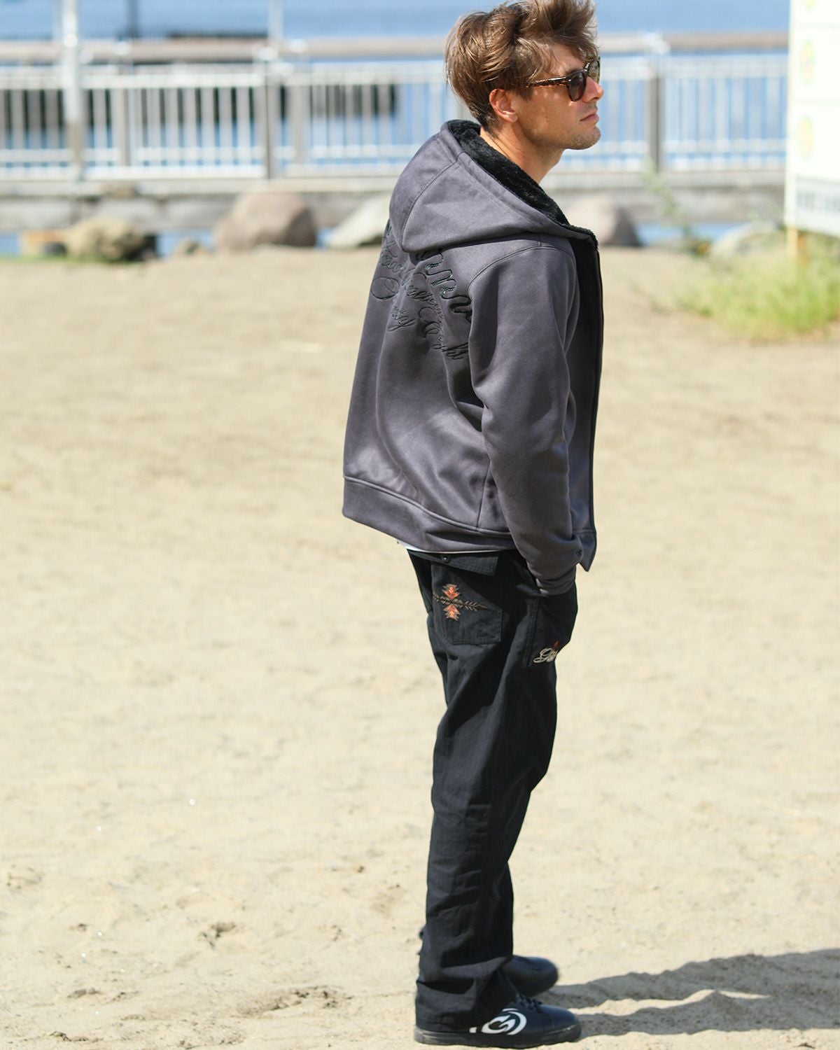 グレー：183cm/70kg(Lサイズ着用)