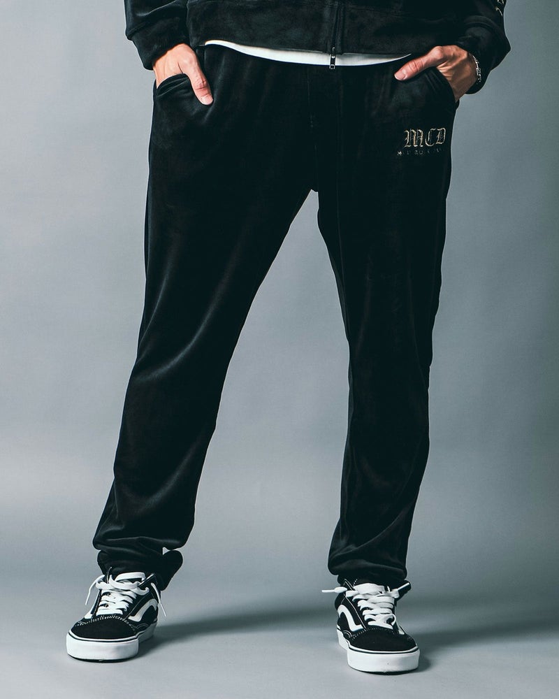 ゴールド:183cm(Lサイズ着用)