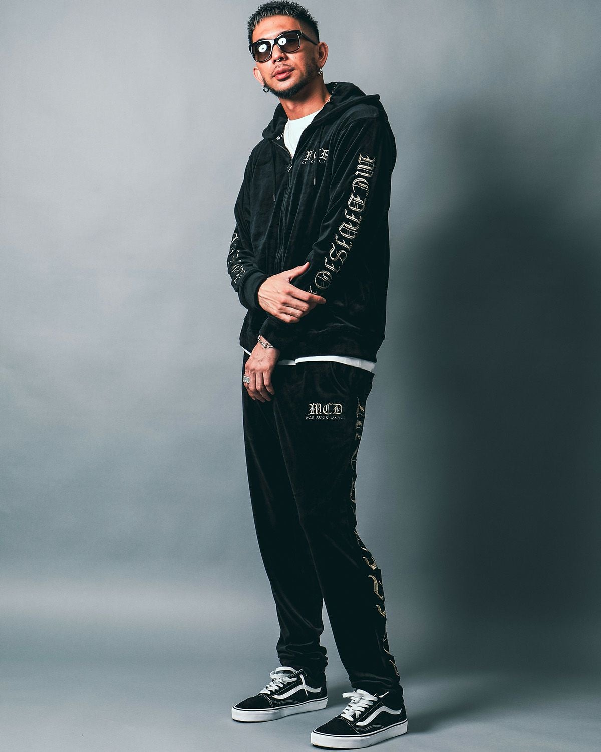 ゴールド:183cm(Lサイズ着用)