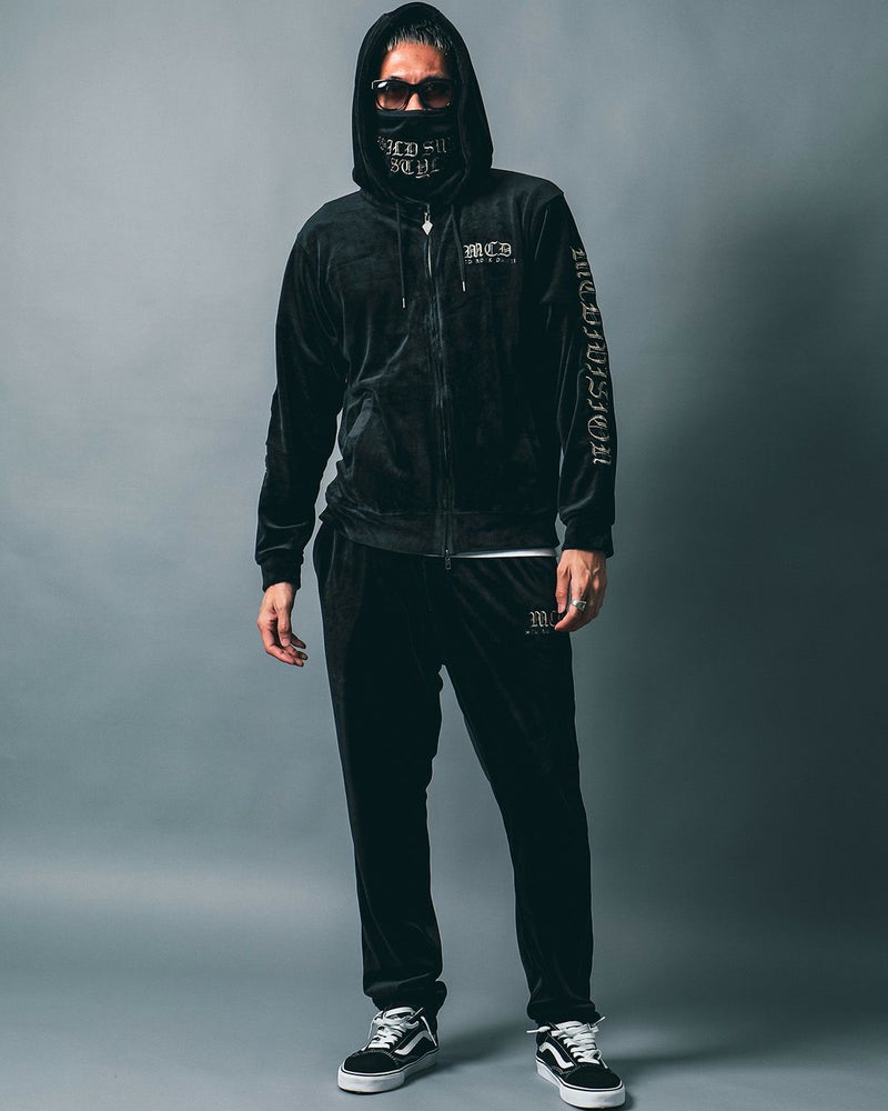 ゴールド:183cm(Lサイズ着用)