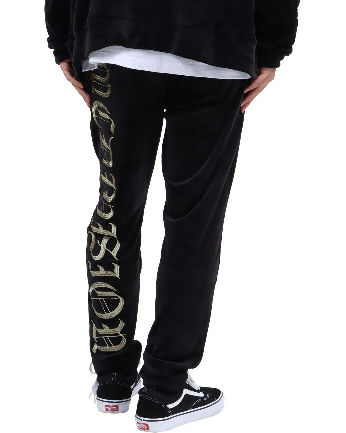 ゴールド：173cm63kg(Mサイズ着用)