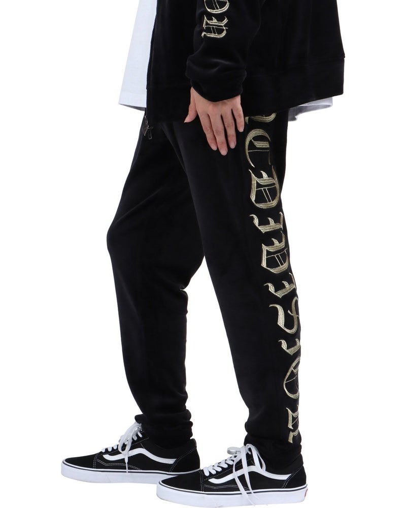 ゴールド：173cm63kg(Mサイズ着用)