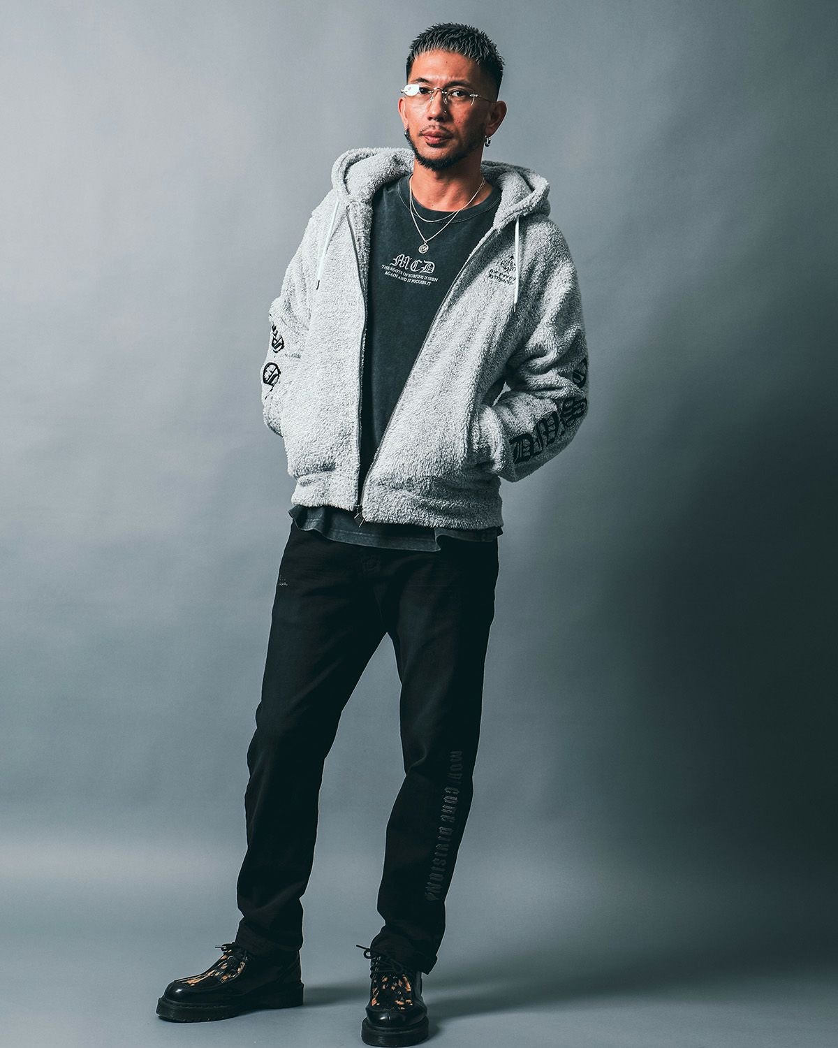 ホワイト:183cm(Lサイズ着用)