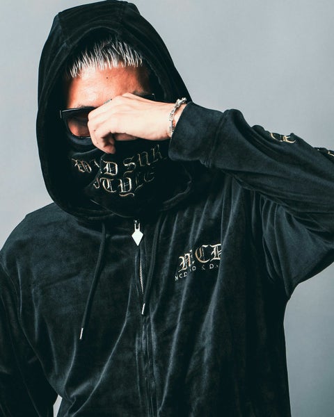 ゴールド:183cm(Lサイズ着用)