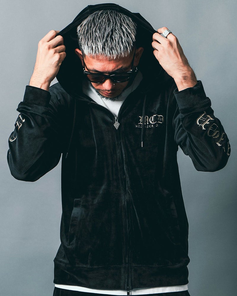 ゴールド:183cm(Lサイズ着用)