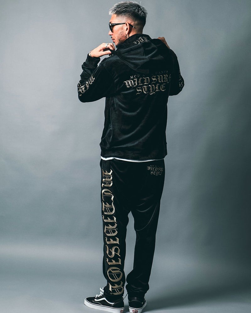 ゴールド:183cm(Lサイズ着用)