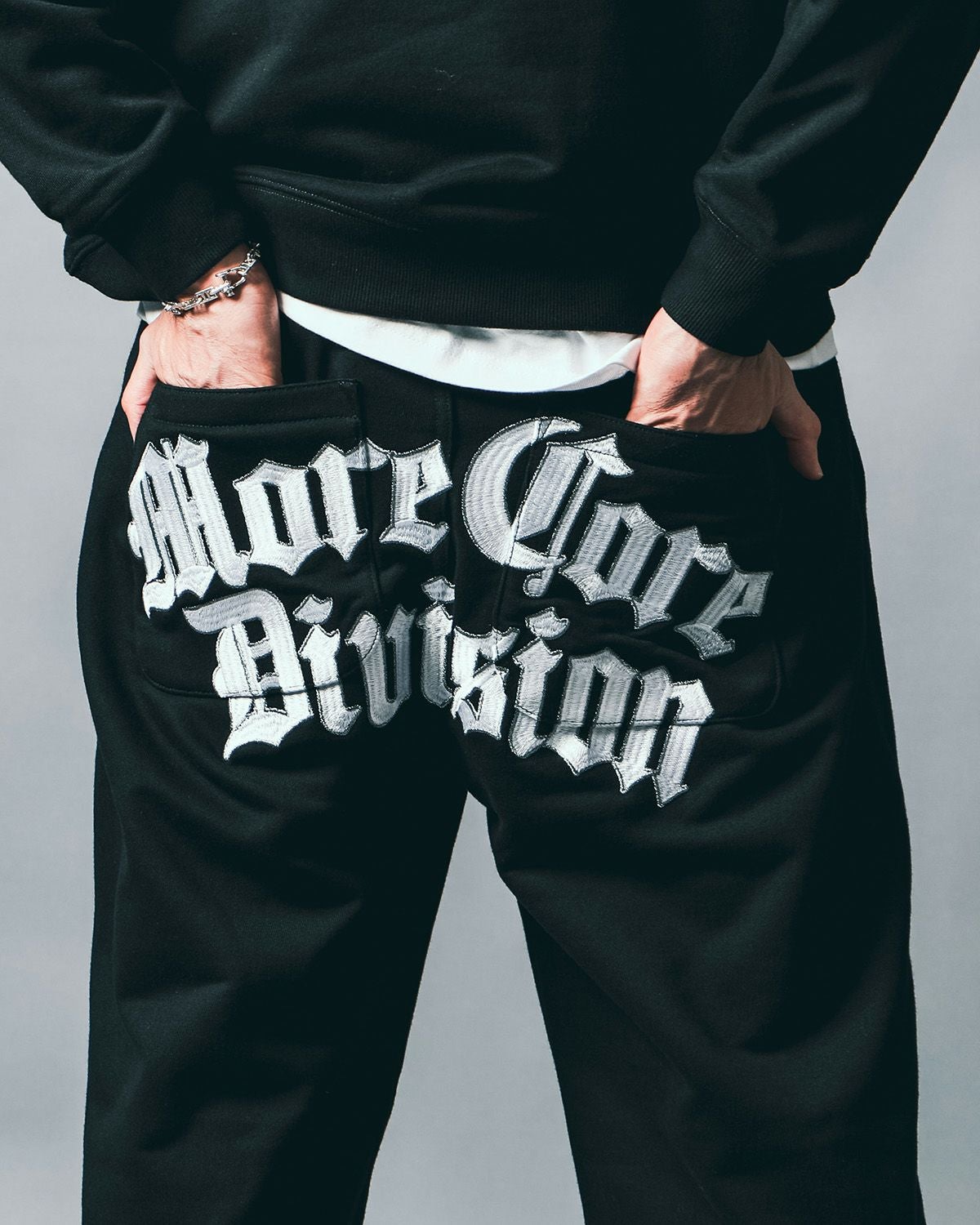 ブラック:183cm(Lサイズ着用)