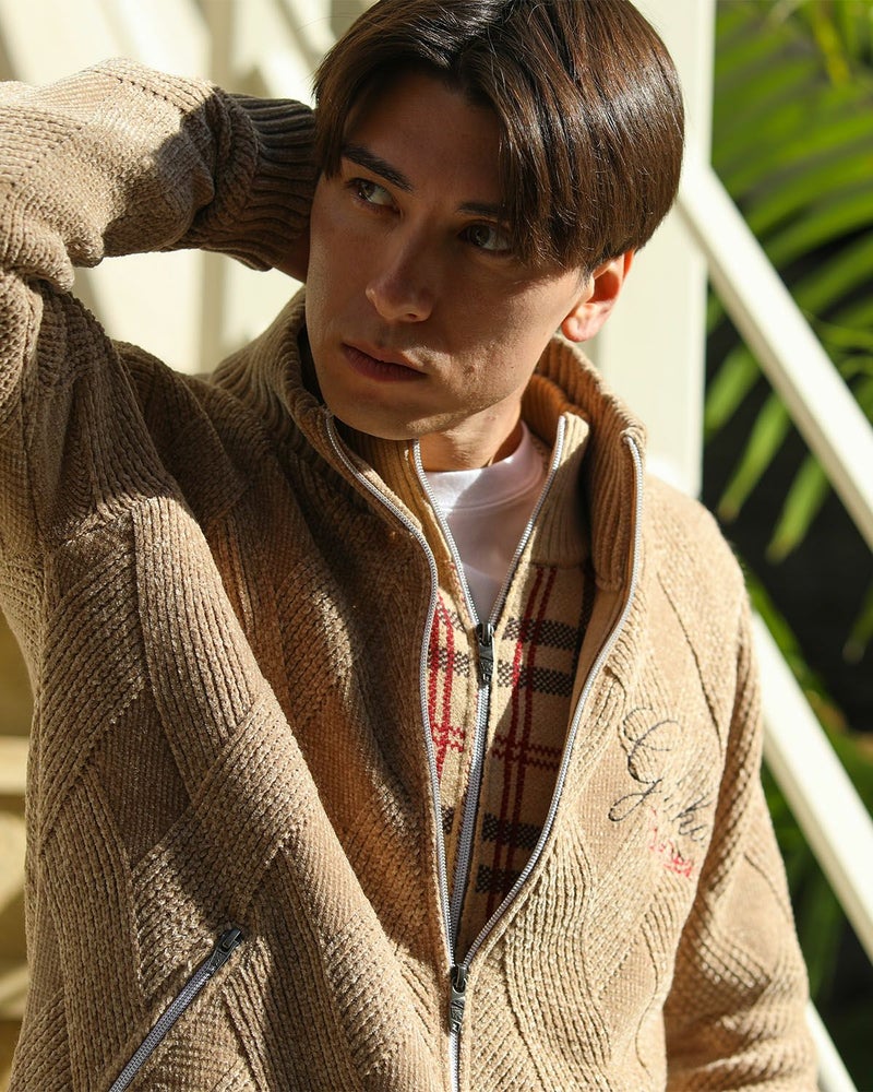 ベージュ：180cm/70kg(Lサイズ着用)