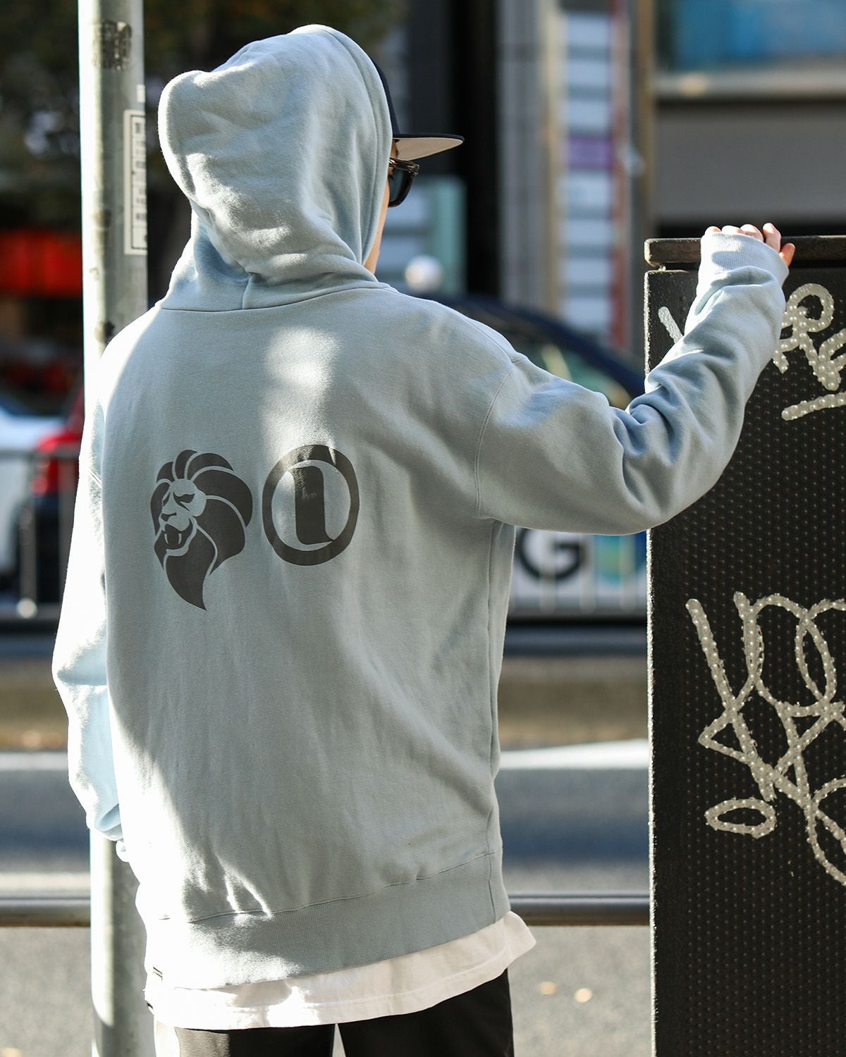 ライトブルー：168cm/55kg(Lサイズ着用)