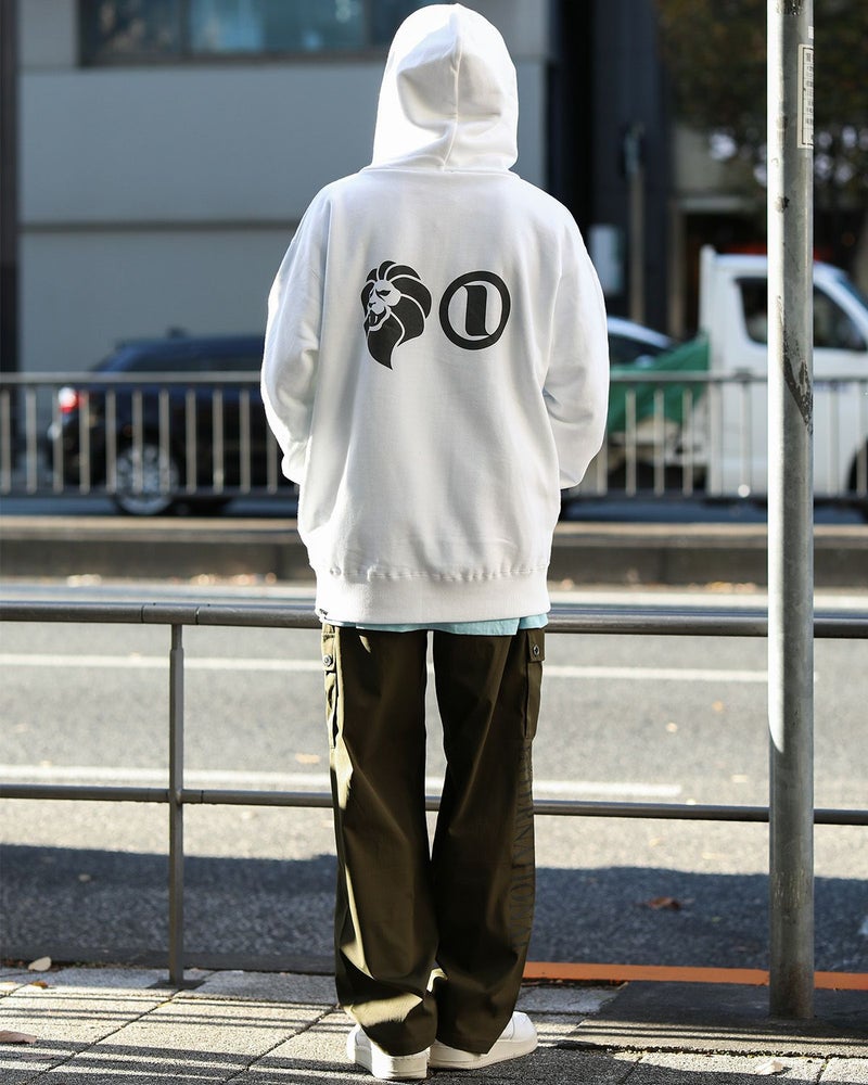 ホワイト：168cm/55kg(Lサイズ着用)