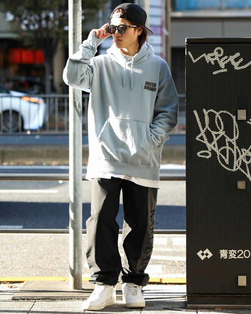 ライトブルー：168cm/55kg(Lサイズ着用)