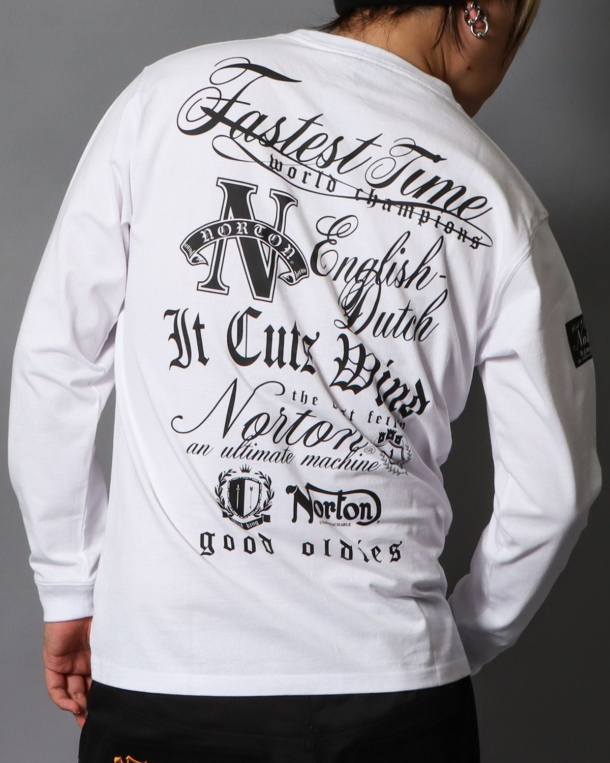 ホワイト：178cm/75kg(Lサイズ着用)