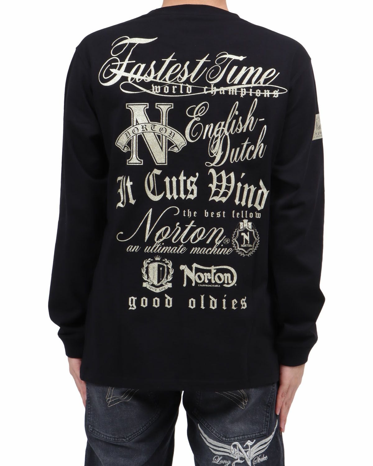 ゴールド：173cm63kg(Lサイズ着用)