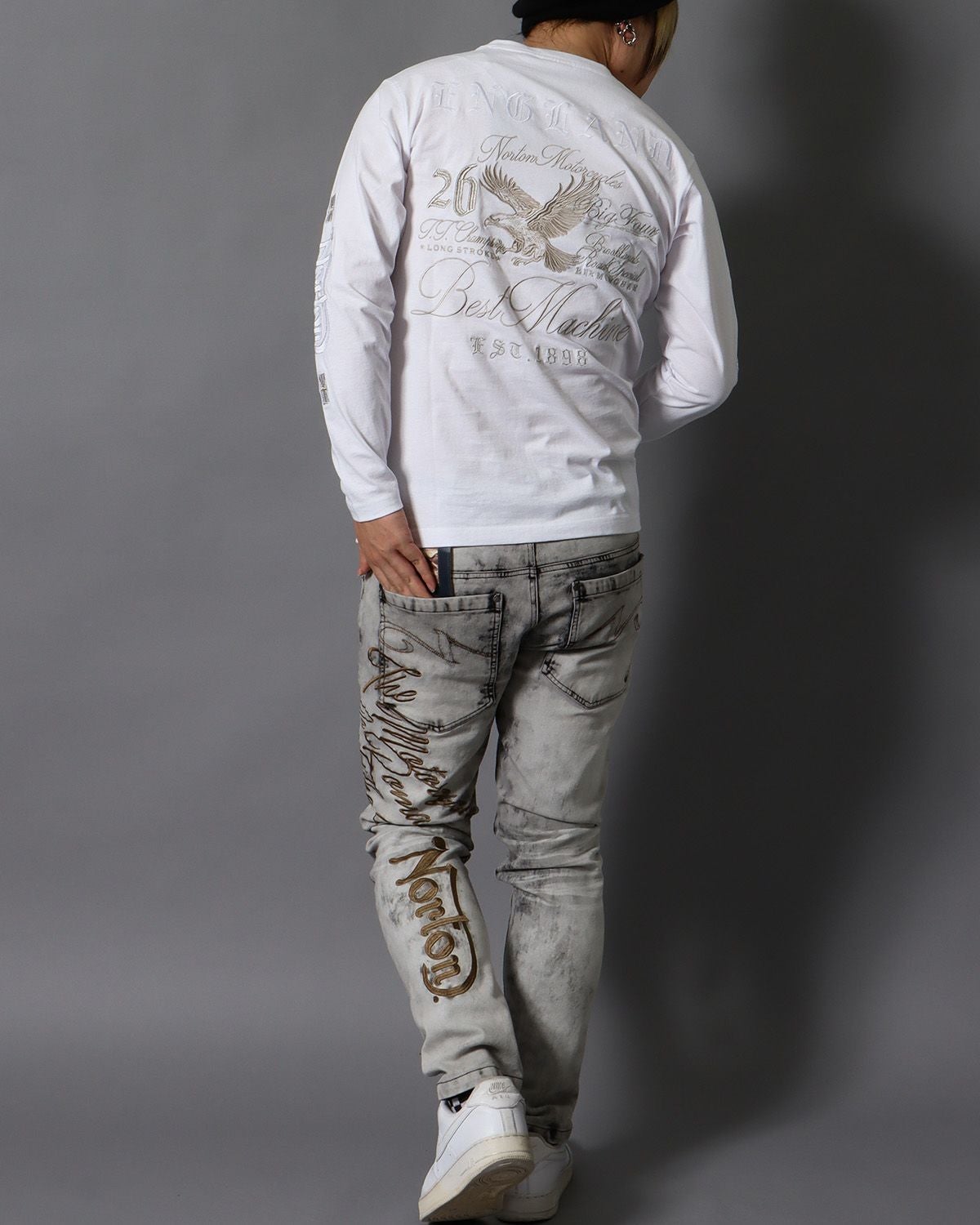 ホワイト：178cm/75kg(Lサイズ着用)