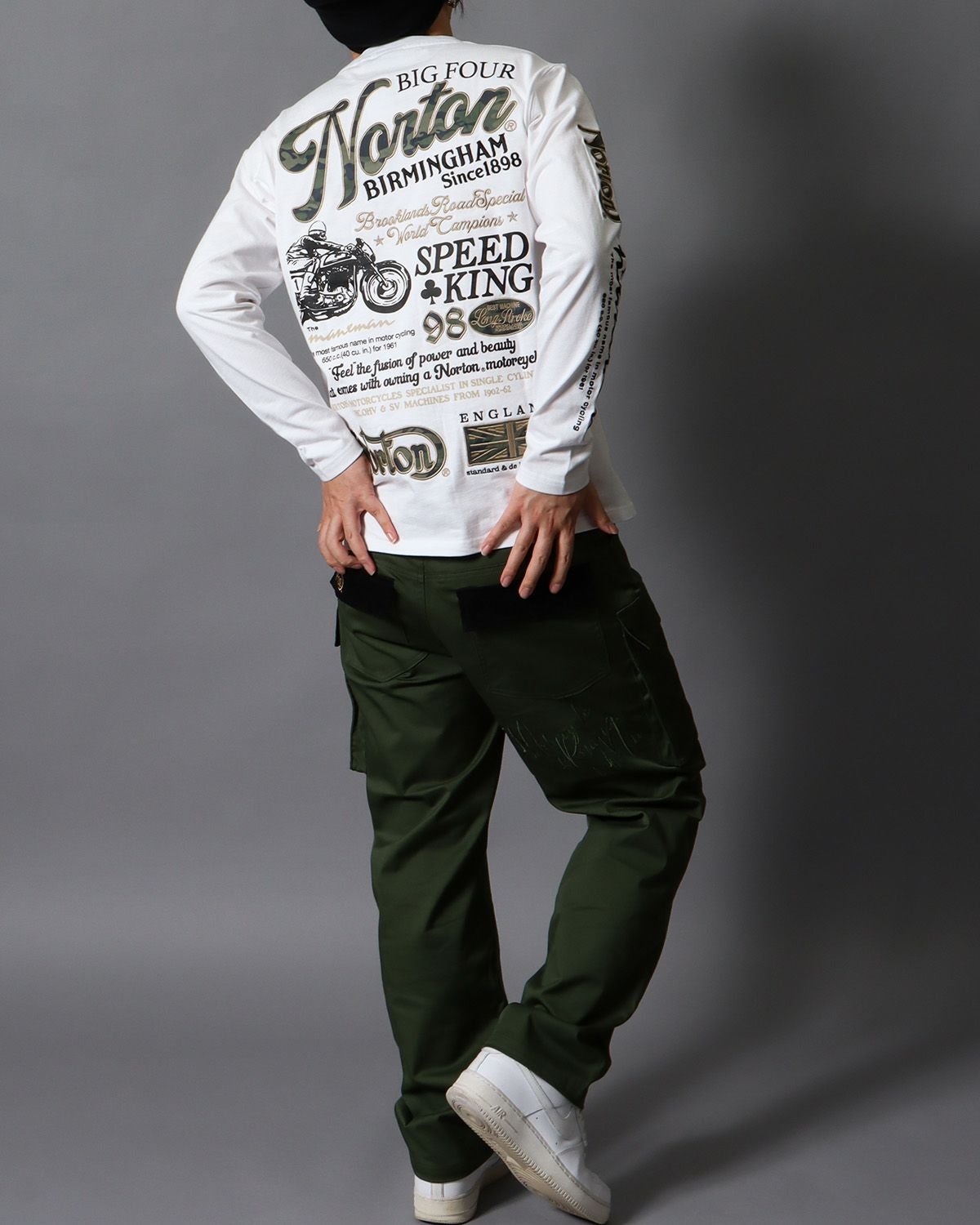 ホワイト：178cm/75kg(Lサイズ着用)