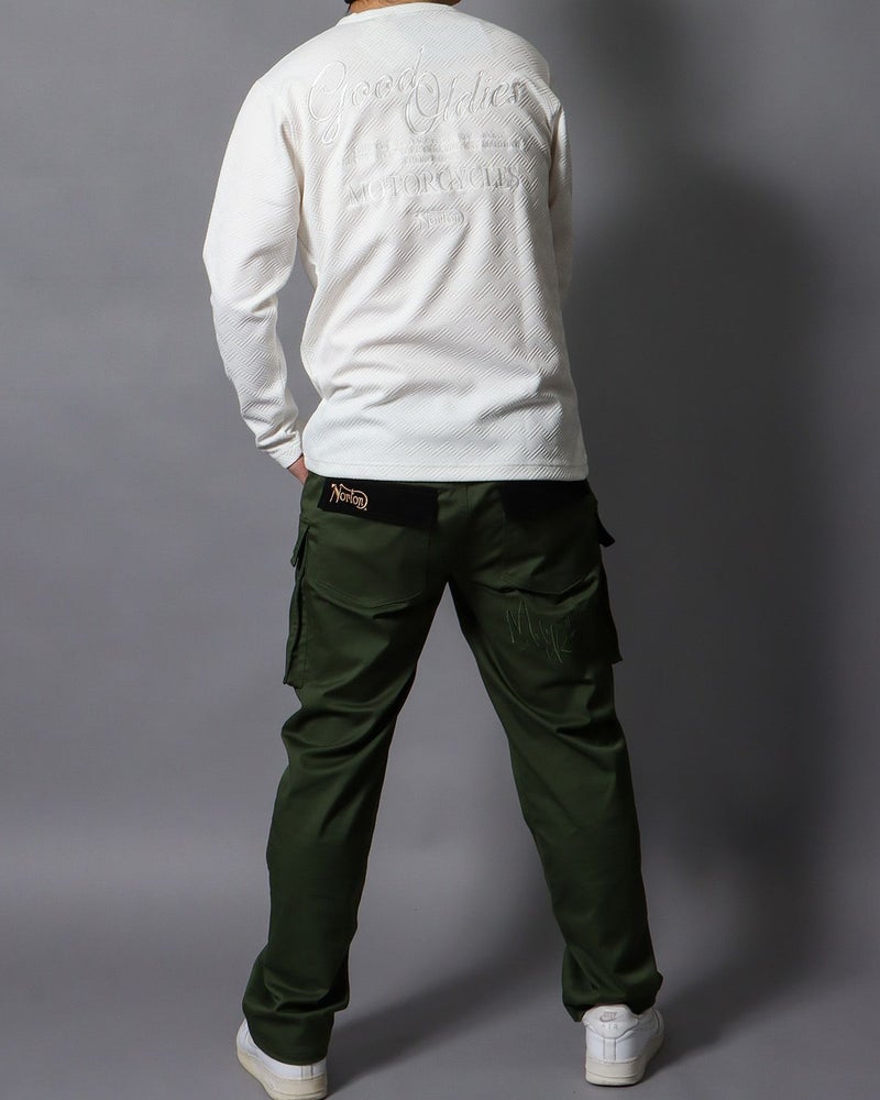 ホワイト：178cm/75kg(Lサイズ着用）