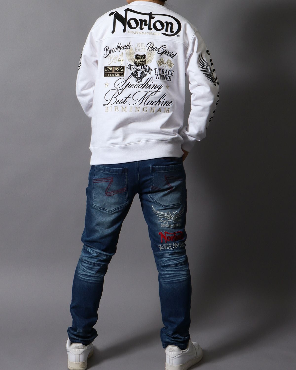 ホワイト：178cm/75kg(Lサイズ着用)